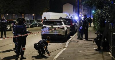 Copertina di Milano, ragazzo di 12 anni travolto da un furgone: è gravissimo. Auto investe un bambino di 9 anni