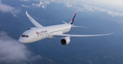 Copertina di Dalla poltrona letto allo chef a bordo: il trend delle compagnie aeree “only business class”  dove il viaggio è già un’esperienza. Ecco quanto costano e come funzionano