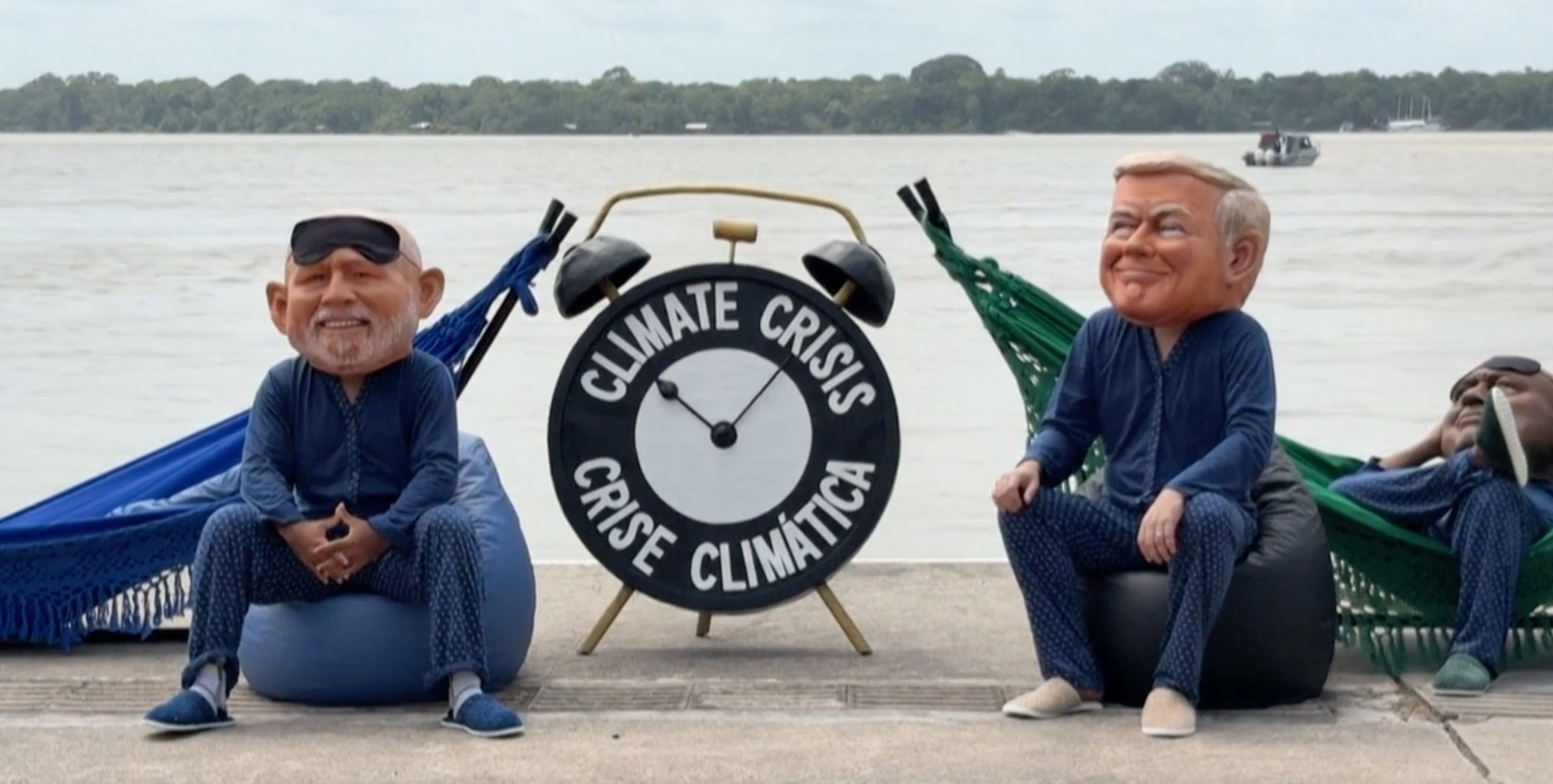 Cop30, la protesta in Brasile: attivisti di Oxfam con le maschere giganti dei leader mondiali Cop30, la protesta in Brasile: attivisti di Oxfam con le maschere giganti dei leader mondiali