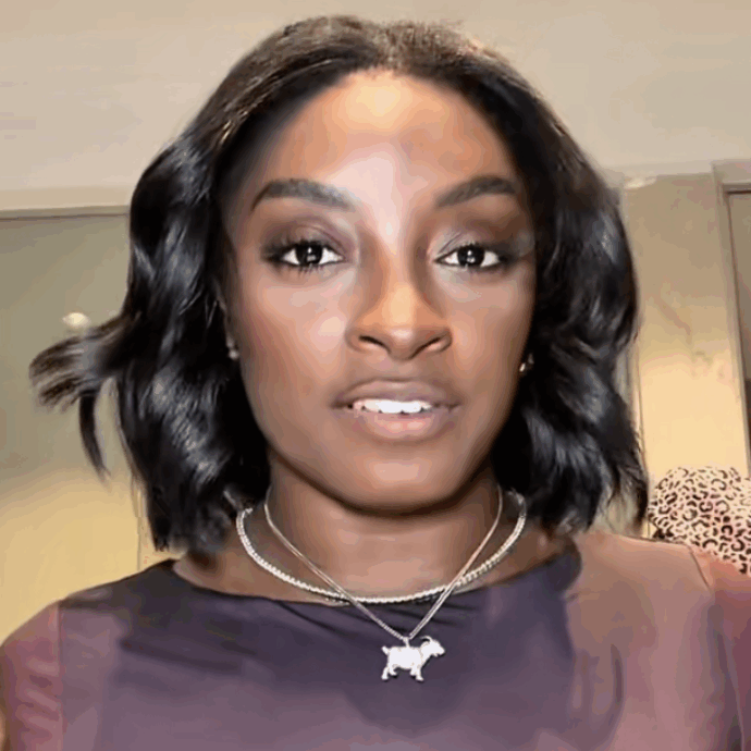 “Ho fatto 3 interventi di chirurgia plastica e 2 di questi non li indovinereste mai”: così Simone Biles. Un fan rilancia: “Seno, il sedere e lifting agli occhi?” – VIDEO