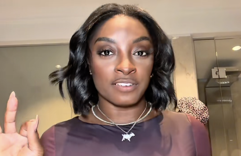 “Ho fatto 3 interventi di chirurgia plastica e 2 di questi non li indovinereste mai”: così Simone Biles. Un fan rilancia: “Seno, il sedere e lifting agli occhi?” – VIDEO “Ho fatto 3 interventi di chirurgia plastica e 2 di questi non li indovinereste mai”: così Simone Biles. Un fan rilancia: “Seno, il sedere e lifting agli occhi?” – VIDEO
