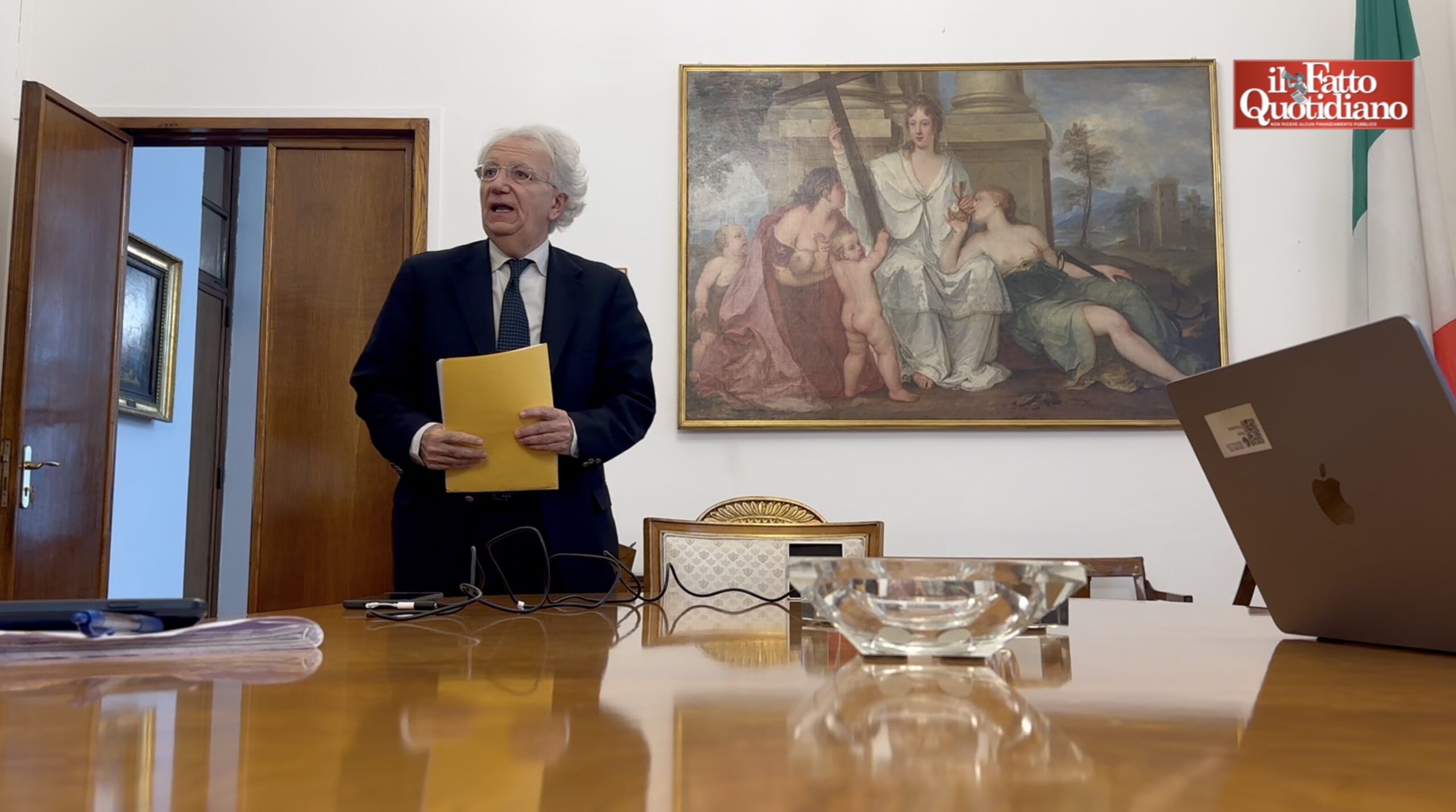 “I braccialetti elettronici sono pochi e funzionano male. Si sono fatte leggi a costo zero”: l’allarme del presidente del Tribunale di Milano “I braccialetti elettronici sono pochi e funzionano male. Si sono fatte leggi a costo zero”: l’allarme del presidente del Tribunale di Milano