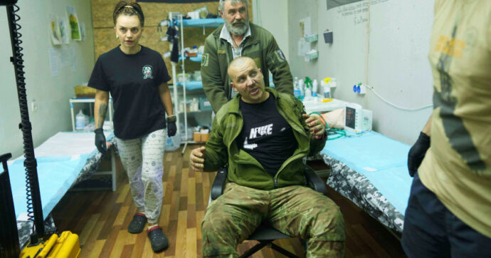 Ucraina, Mosca: “Decine di soldati di Kiev si sono arresi a Pokrovsk”. Forze ucraine: “Non è caduta, ma difenderla è sempre più difficile”