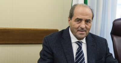 Copertina di Separazione delle carriere, il ritorno di Antonio Di Pietro alla Camera per sostenere il Sì al referendum