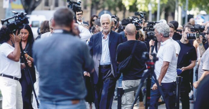 Lombardia, FI ora esagera: “Il centrodestra candidi Formigoni alla guida della Regione”