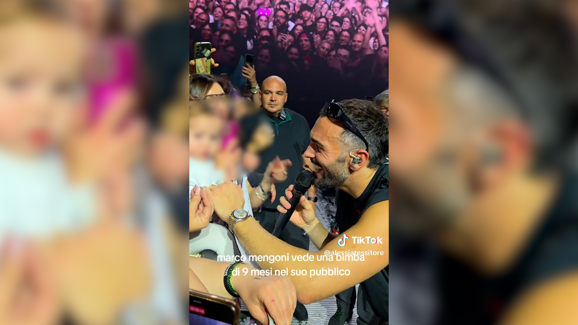 “Tua mamma è una pazza”: Mengoni interrompe il concerto e corre da una bambina di nove mesi “Tua mamma è una pazza”: Mengoni interrompe il concerto e corre da una bambina di nove mesi