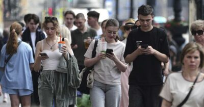 Copertina di Chat control, la proposta danese per rilanciare il negoziato: messaggi spiati solo se le piattaforme sono d’accordo