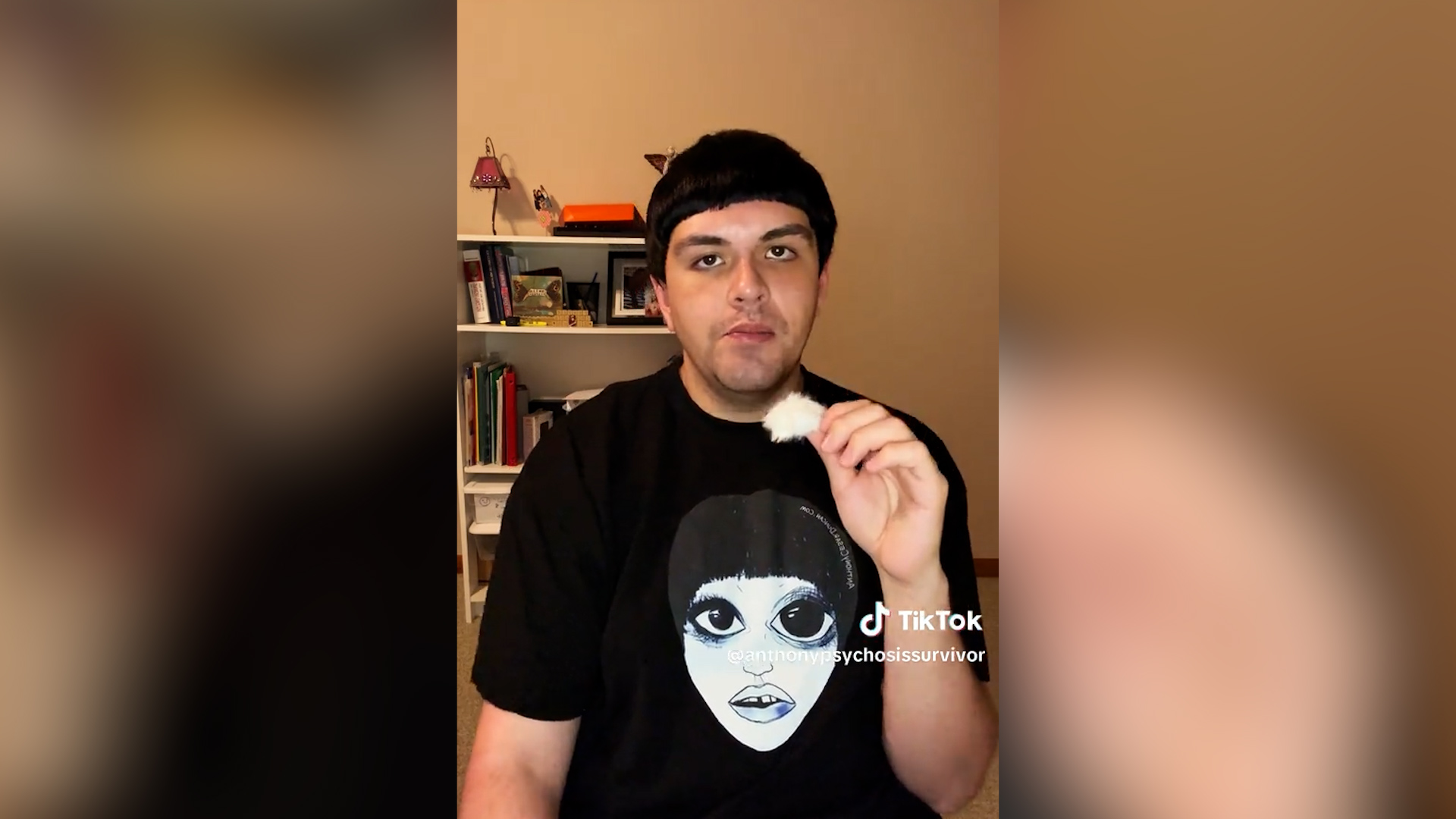 “Ho avuto una psicosi da intelligenza artificiale: ho accusato la mia famiglia di satanismo, ho buttato via tutto e sono rimasto con una saponetta e due vestiti” “Ho avuto una psicosi da intelligenza artificiale: ho accusato la mia famiglia di satanismo, ho buttato via tutto e sono rimasto con una saponetta e due vestiti”