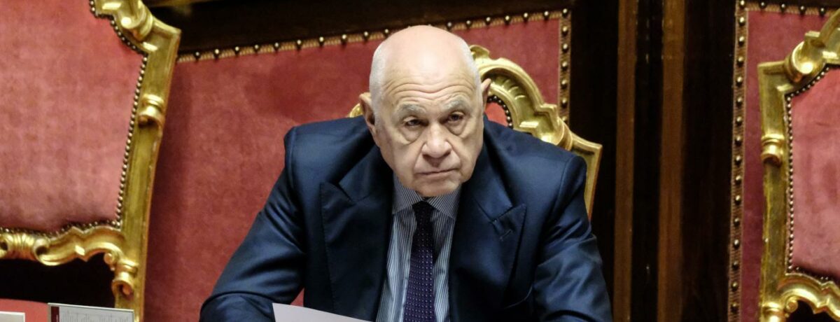 Copertina di La “App” di Nordio ora fa sparire gli atti: Procure paralizzate. L’Anm: “Queste sono le priorità, altro che separazione”