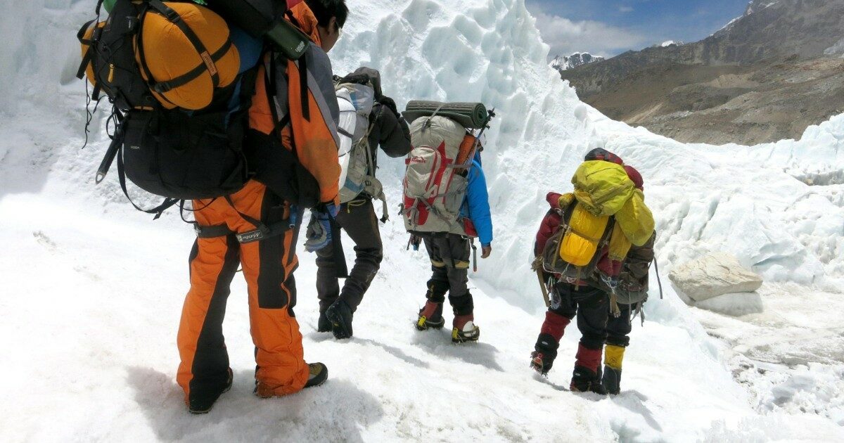 Nepal, sospese le ricerche degli alpinisti italiani: “La neve è troppo compatta” Nepal, sospese le ricerche degli alpinisti italiani: “La neve è troppo compatta”