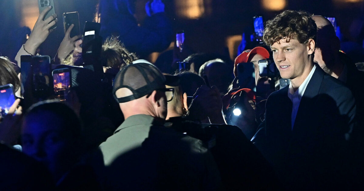 Si alza il sipario sulle Atp Finals, Sinner: “Vorrei provare di nuovo le stesse emozioni. Nella mia testa penso sempre di essere il numero due” Si alza il sipario sulle Atp Finals, Sinner: “Vorrei provare di nuovo le stesse emozioni. Nella mia testa penso sempre di essere il numero due”