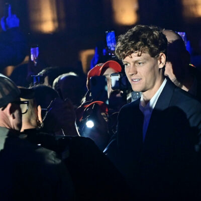 Copertina di Si alza il sipario sulle Atp Finals, Sinner: “Vorrei provare le stesse emozioni. Penso sempre di essere il numero due”