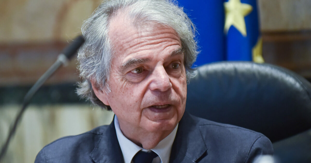 Cnel, Brunetta si alza lo stipendio a 310mila euro all’anno. Le minoranze: “Predatoria, ecco la destra al governo” Cnel, Brunetta si alza lo stipendio a 310mila euro all’anno. Le minoranze: “Predatoria, ecco la destra al governo”