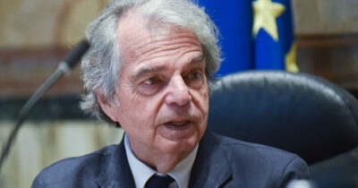 Copertina di Cnel, Brunetta si alza lo stipendio a 310mila euro all’anno. Le opposizioni: “Ecco la destra predatoria. Meloni cosa dice?”