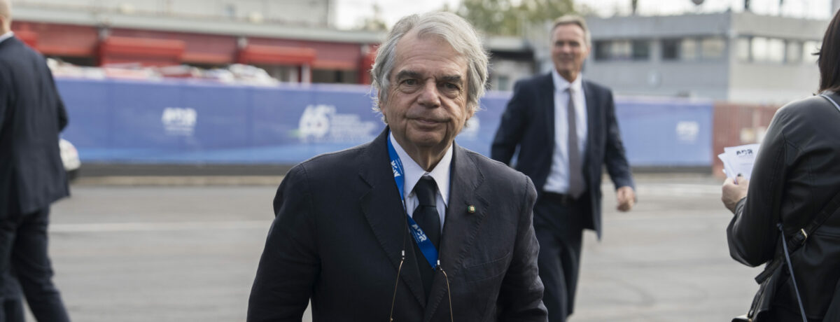 Copertina di Caso Cnel: dopo l'irritazione della premier Meloni, Brunetta ritira la delibera con cui si è aumentato lo stipendio a 310mila euro. L'ex ministro: "Voglio evitare strumentalizzazioni"
