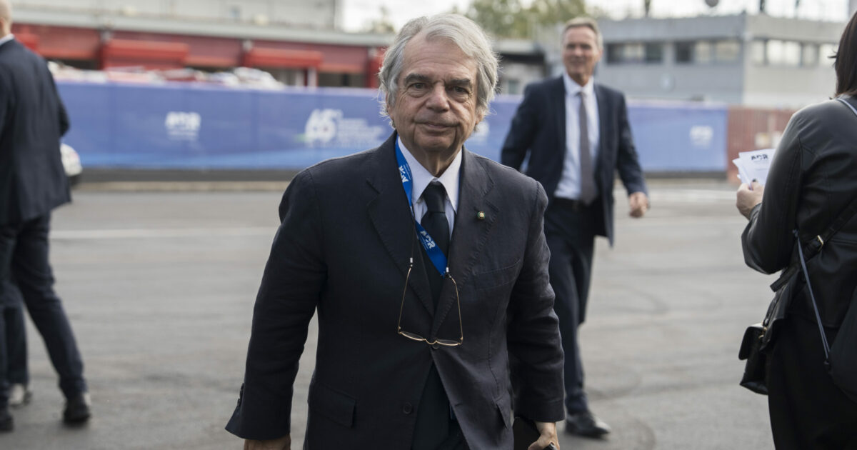 Cnel, dopo le polemiche Brunetta revoca l’aumento del proprio stipendio: “Non voglio danneggiare l’istituzione” Cnel, dopo le polemiche Brunetta revoca l’aumento del proprio stipendio: “Non voglio danneggiare l’istituzione”