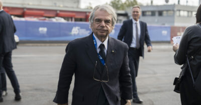 Copertina di Caso Cnel: dopo l'irritazione della premier Meloni, Brunetta ritira la delibera con cui si è aumentato lo stipendio a 310mila euro. L'ex ministro: "Voglio evitare strumentalizzazioni"