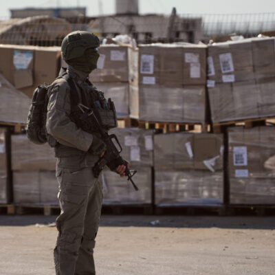 Copertina di Gaza, Israele chiude due valichi: “Bloccati gli ingressi degli aiuti umanitari”. Katz: “Distruggeremo fino all’ultimo tunnel di Hamas”