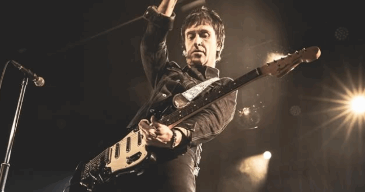 Siamo stati al live di Johnny Marr al Fabrique di Milano: tra una richiesta imprevista (‘suonaci Wonderwall’) e i classici degli Smiths, il ‘mago’ ha incantato il pubblico