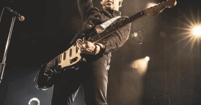 Copertina di Siamo stati al live di Johnny Marr al Fabrique di Milano: tra una richiesta imprevista (‘suonaci Wonderwall’) e i classici degli Smiths, il ‘mago’ ha incantato il pubblico