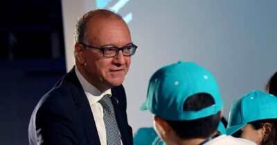 Copertina di Verona, all’orientamento post scolastico c’è anche lo stand coi mezzi dell’Esercito. Gli studenti contestano Valditara