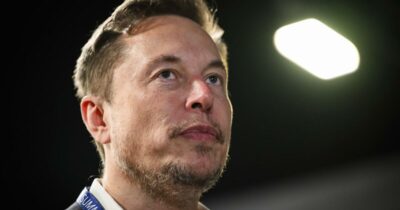 Copertina di Mille miliardi per Elon Musk: gli azionisti di Tesla approvano il più grande stipendio aziendale della storia