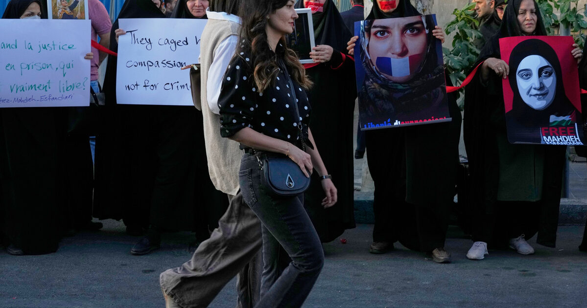 la francia subisce la strategia del baratto dell8217iran per riavere due connazionali deve rilasciare una donna accusata di apologia del terrorismo da Ilfattoquotidiano.it la francia subisce la strategia del baratto dell8217iran per riavere due connazionali deve rilasciare una donna accusata di apologia del terrorismo