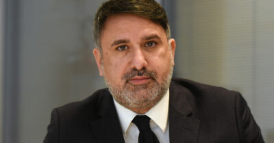 Copertina di Spari all’auto dell’allenatore, “non faceva giocare il cognato”: indagato il consigliere pugliese Vizzino, candidato alle regionali