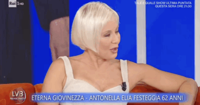 Copertina di “Pratico l’astinenza sessuale per raggiungere il divino attraverso i miei 7 chakra. Il matrimonio con Pietro Delle Piane? È saltato”: la rivelazione di Antonella Elia