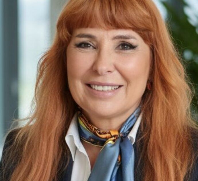 “Dopo 30 anni tra colpe, dolore e processi ho deciso lasciare la mia carriera da avvocato e fare la stilista. In tribunale cercavo giustizia, ora aiuto le donne a piacersi di nuovo”. La storia di Marina “Amelia” Acconci