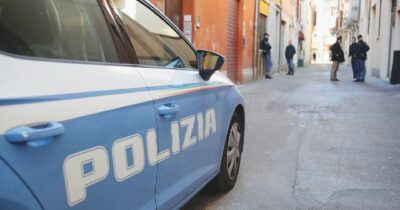Copertina di Violentata in centro  a Firenze, due arrestati