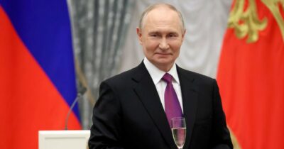 Copertina di Torino, Angelo d’Orsi contro la censura: “Mi aspetto di fare la conferenza come Fiano”