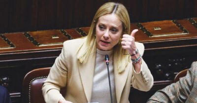 Copertina di Bollette, Meloni vuol tagliarle di qualche euro al mese per sviare l’attenzione dalla manovra avara