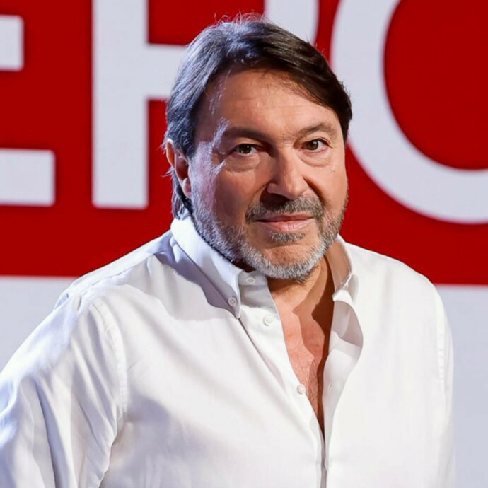 “Vivo, ormai da anni, con la sensazione che possa accadermi qualcosa. Ma siccome non voglio paralizzarmi uso la tecnica del trapezista. I miei figli? Mi chiedono di mollare, ma non posso”: parla Sigfrido Ranucci