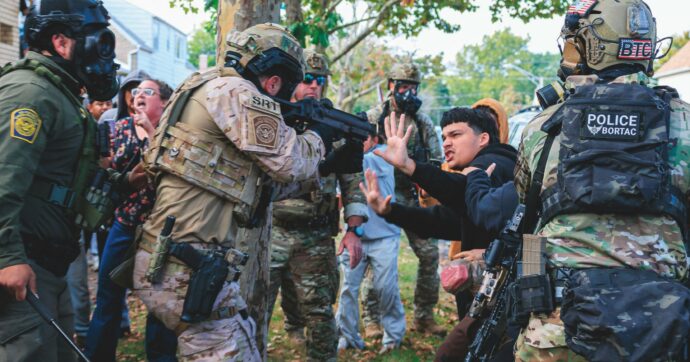 Usa, brutalità e violenze della polizia di frontiera: tutte le accuse agli agenti dell’“Ice”,