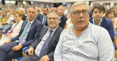 Copertina di Cuffaro lascia la poltrona di segretario Dc