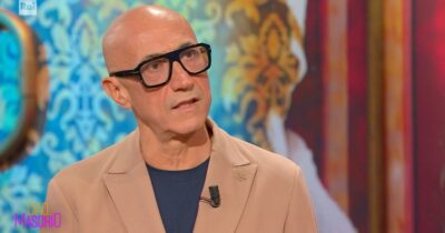 Copertina di “Ho pensato di farla finita, avevo perso tutto nell’investimento più grande della mia vita.  Ho detto: ‘Mi metto da una parte e mi addormento'”: la confessione tra le lacrime di Peppe di Quintale