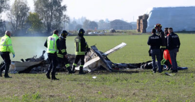 Copertina di Precipita ultraleggero nel Ferrarese: morto il pilota di 66 anni. Chi era la vittima