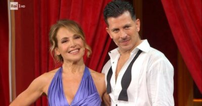 Copertina di Ballando con le stelle, le pagelle: Nancy Brilly regina della serata, Barbara D’Urso mediocre. Filippo Magnini la “stecca”, Fialdini vince immeritatamente