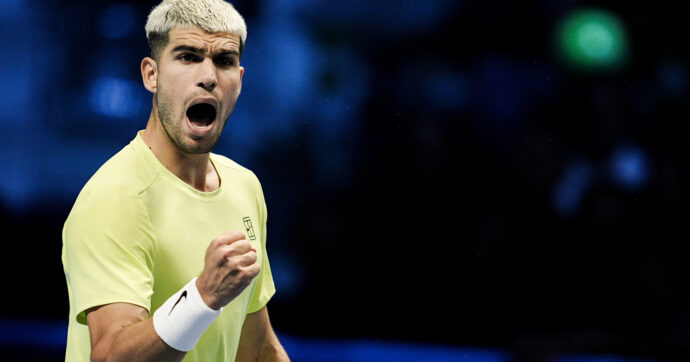 Atp Finals, Alcaraz rompe il ghiaccio: vittoria in due set contro De Minaur. Il numero 1 è più vicino