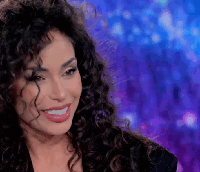 “Sono incinta, vivo questa gravidanza in maniera serena perché accanto a me ho il mio uomo ed entrambi l’abbiamo voluta”: parla Raffaella Fico