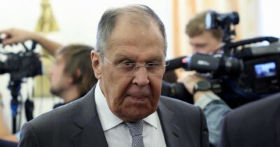 Copertina di Russia, la resurrezione di Lavrov. Per i giornali era “finito”, ora dice: “Incontrerò Rubio”