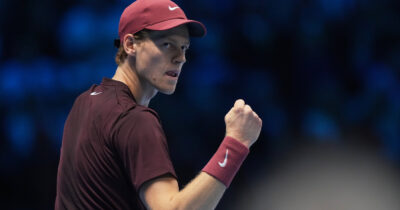 Copertina di Atp Finals, Sinner convince al servizio e vince in due set contro Auger-Aliassime | Il commento del match