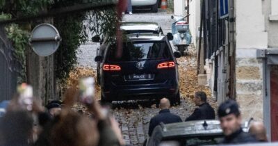 Copertina di Francia, concessa la libertà vigilata a Nicolas Sarkozy: lascia il carcere dopo 20 giorni