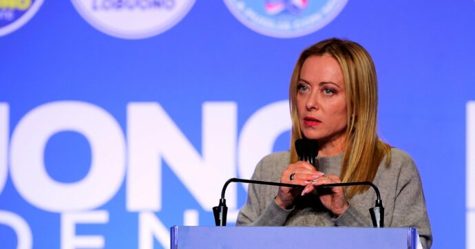 Meloni in Puglia per le Regionali: “Per la sinistra la manovra aiuta i ricchi? Ci vuole coraggio a dirlo”