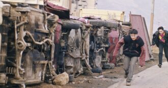 Camicia nera, crocefisso e l’ombra del traffico di armi: ecco chi è l’80enne indagato nell’inchiesta su turisti cecchini di Sarajevo