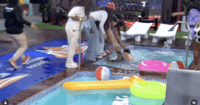 Copertina di “Le teneva la testa sott’acqua, poteva morire”: spinge la concorrente avversaria in piscina, si tuffa e la picchia fino quasi ad annegarla. Choc nel reality La Mansión de Luinny