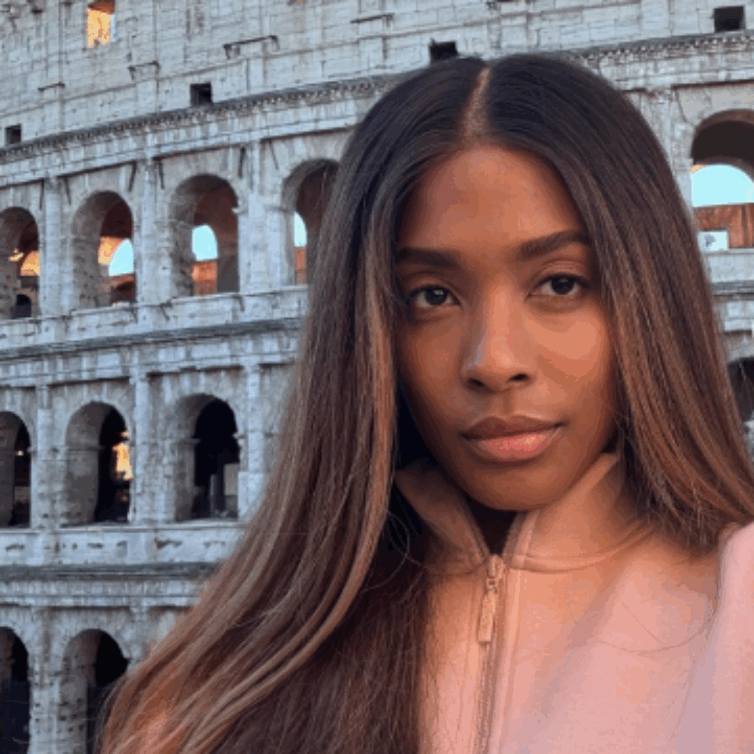 “Appena sono atterrata a Roma mi hanno rubato il bagaglio, ho visitato più di 100 luoghi quest’anno e non era mai accaduto”: lo sfogo della cantante dei Black Eyes Peas