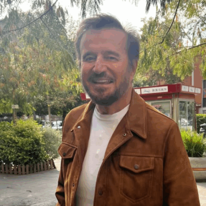 Cosa lega Christian De Sica e l’assassino di Trotsky? C’è un post virale su Instagram che potremmo definire ‘delicatissimo’