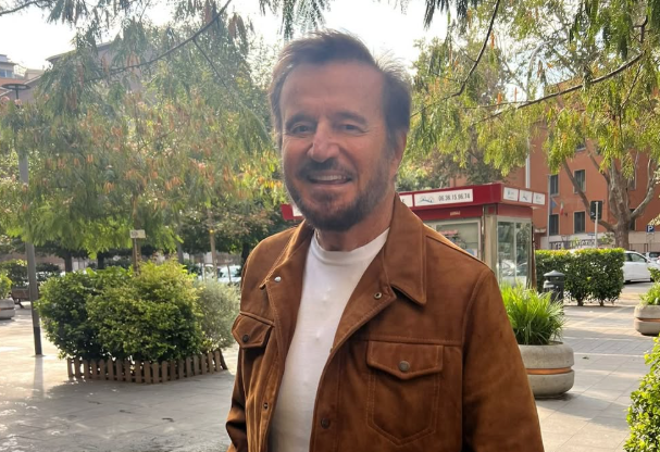 Cosa lega Christian De Sica e l’assassino di Trotsky? C’è un post virale su Instagram che potremmo definire ‘delicatissimo’